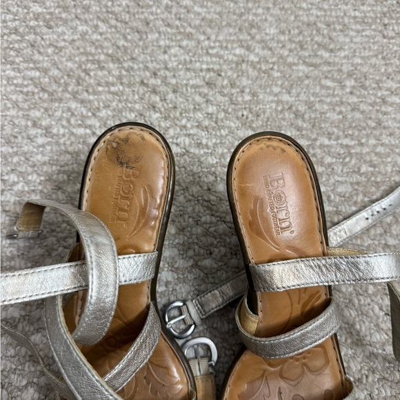 BORN GOLD SANDALS heels gold silver metallic strappy size 8 - Picture 3 of 9